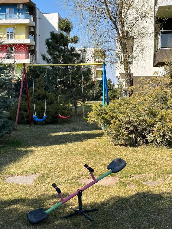 Tranzzzit Airport Apartment Otopeni Buitenkant foto